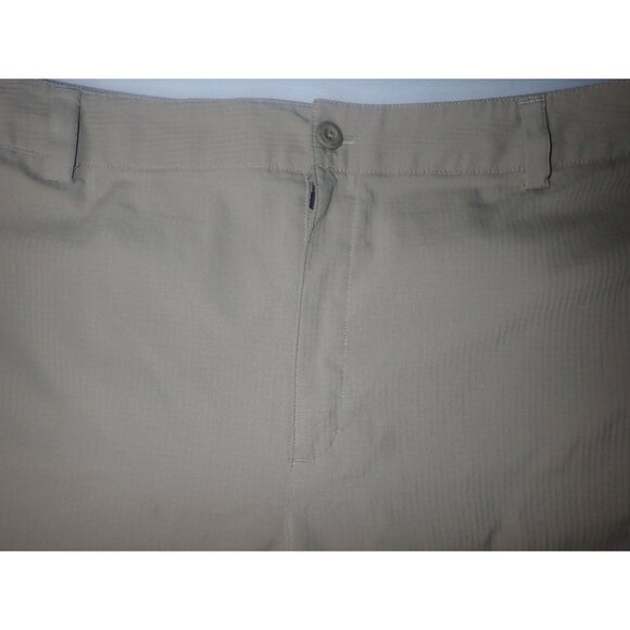 Under Armour Men's‎ Golf Athleisure Shorts Size 40 Khaki Nylon Flat Front - Picture 2 of 7